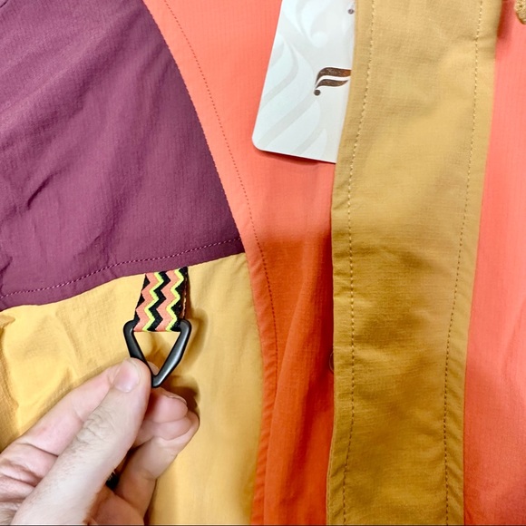 Fabletics The Heights Cargo Hooded Jacket Golden Wheat Multi Sz S NWT - Picture 3 of 14